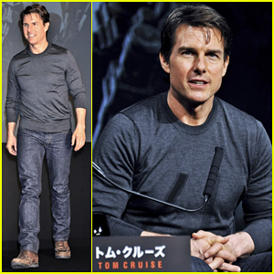 Tom Cruise Joins 'Edge of Tomorrow' Director Doug Liman at Tokyo Press Conference!
