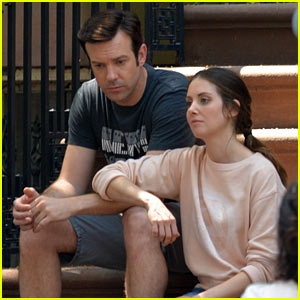 Jason Sudeikis Alison Brie Look Tired After Filming Movie Scene For Sleeping With Other People Alison Brie Jason Sudeikis Just Jared
