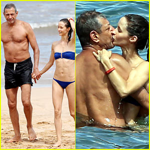 Jeff Goldblum & Fiancee Emilie Livingston Can’t Keep Their Hands Off