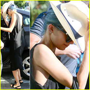 Nicole Richie Switches from Purple to Blue Hair Once Again!