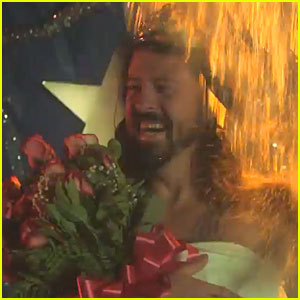 Foo Fighters Spoof 'Carrie' for ALS Ice Bucket Challenge!