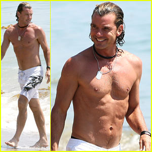 Gavin Rossdale Displays His Washboard Abs at the Beach! | Gavin