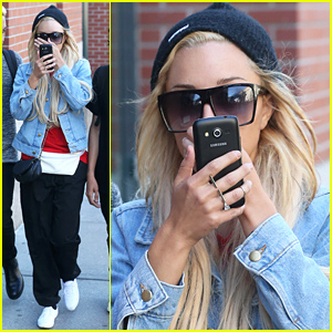 Amanda Bynes Hides Her Face & Flashes Diamond Ring After Engagement