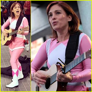 Amy Jo Johnson, the Original Pink Power Ranger, Gets Back Into Costume & Wins the Whole Week!