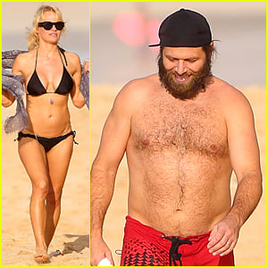 Bikini-Clad Pamela Anderson & Shirtless Rick Salomon Relax in Hawaii Fo...