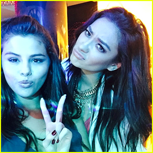 Selena Gomez & Kendall Jenner Skip Skydiving on Dubai Trip