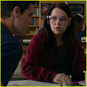 The DUFF's Robbie Amell & Mae Whitman Master the Art of Playful Banter in This Exclusive Clip - Watch Now!