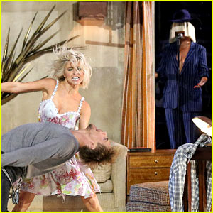 Julianne & Derek Hough Perform with Sia on ‘DWTS’ Finale! Dancing