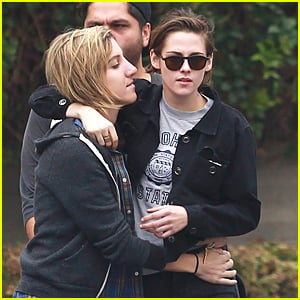 Kristen Stewart & Alicia Cargile Have Their Hands All Over Each Other on Memorial Day