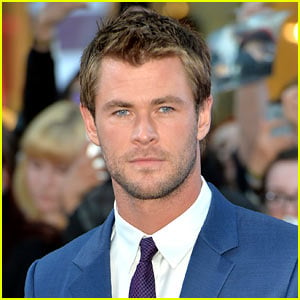 Chris Hemsworth Joins Female 'Ghostbusters' as Receptionist