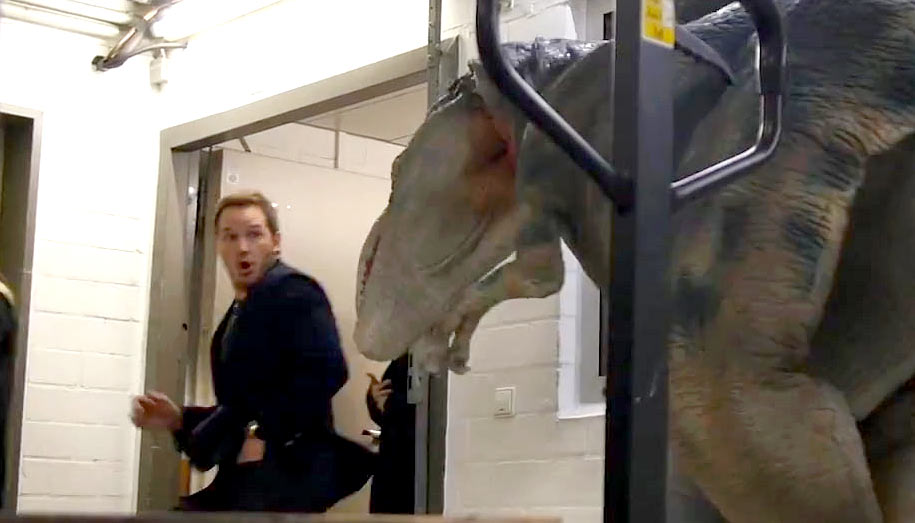 Chris Pratt Gets Pranked by Guys in Dinosaur Suits! (Video) Chris