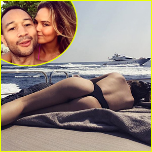 Chrissy Teigen Bare Ass