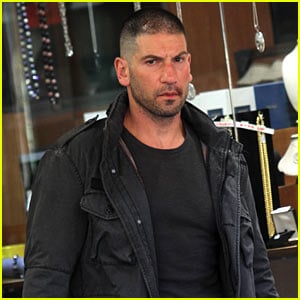 Jon Bernthal Pictured as The Punisher on 'Daredevil' Set!