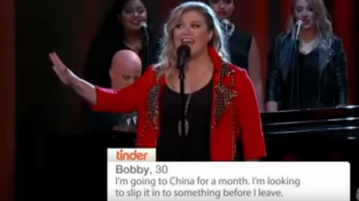 Kelly Clarkson Sings Tinder Profiles on ‘Jimmy Kimmel’ Watch Now