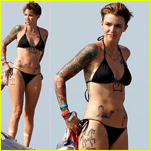 Amy landecker bikini