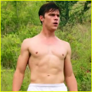 Finn Wittrock Goes Shirtless in ‘My All American’ Trailer! | Aaron