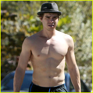 Boy Meets World’s Matthew Lawrence Proves He’s Still a Heartthrob with