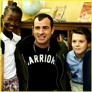 Justin Theroux Spends Time with Young Students at Lab School