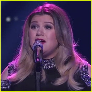 Kelly Clarkson Performs on 'Idol' While 8 Months Pregnant (Video)