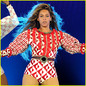 Beyonce's Fans Slay with 'Single Ladies' Dance On Stage During Formation Tour! (Video)