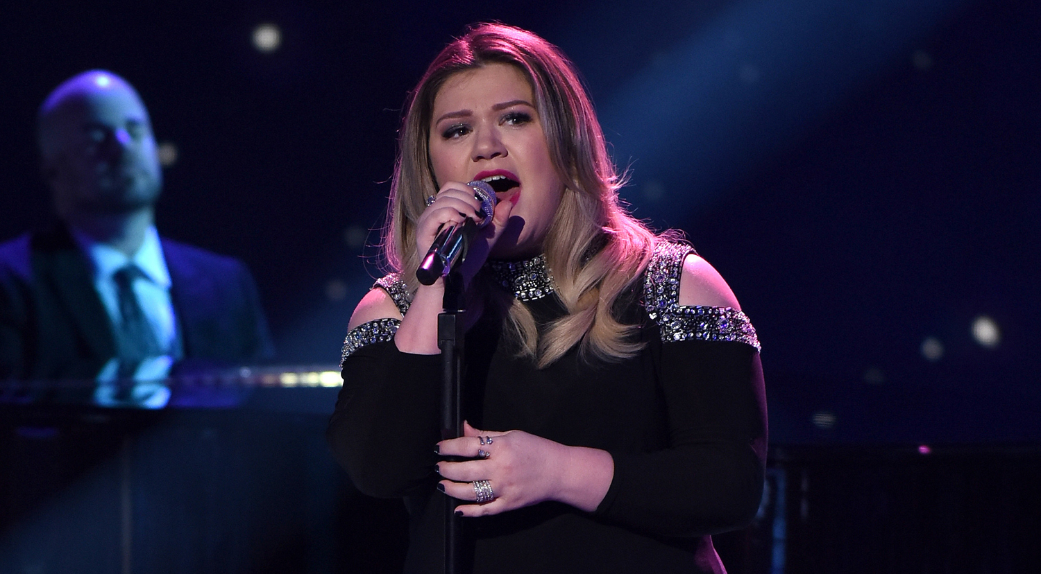 Kelly Clarkson Sings ‘A Moment Like This’ & All Her Hits for ‘American