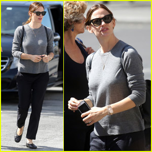 Jennifer Garner & Ben Affleck Take Family Trip To Paris
