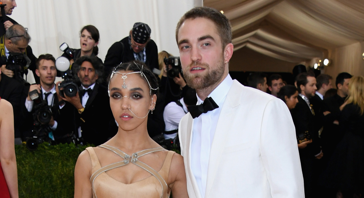 Robert Pattinson & Fiancee FKA twigs Are a Classy Couple at Met Gala