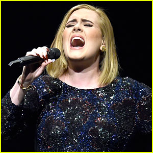 Adele Being Courted for Super Bowl 2017 Half Time Show (Report)