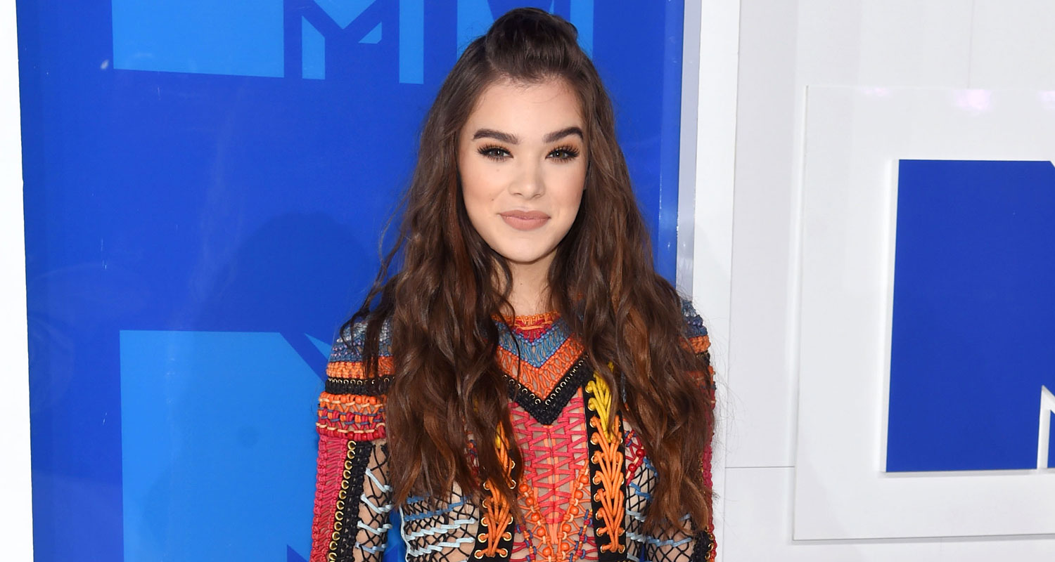 Hailee Steinfeld Steps Out at the MTV VMAs 2016 | 2016 MTV VMAs, Hailee