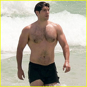Henry Cavill Bares His Buff Superman Body at the Beach!
