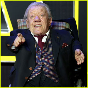 Kenny Baker Dead – ‘Star Wars’ Actor Behind R2-D2 Dies at 83 | Kenny