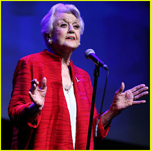 Angela Lansbury Sings 'Beauty & The Beast' Live 25 Years Later (Video)