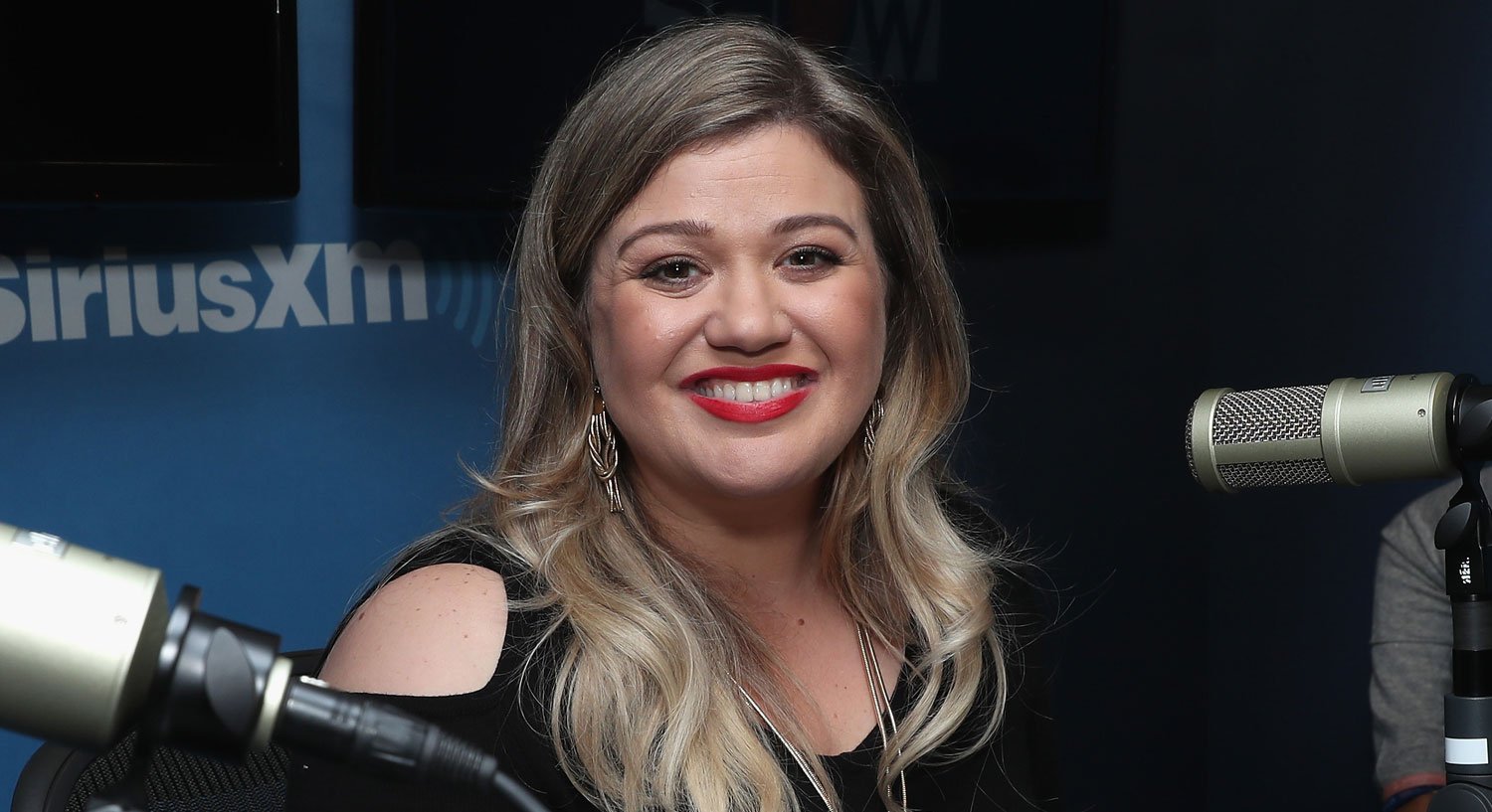 kelly-clarkson-teases-new-album-reveals-a-timeline-kelly-clarkson