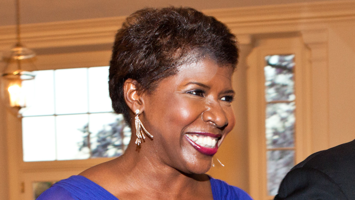 Celebs React to Gwen Ifill’s Death with Touching Tributes | Gwen Ifill