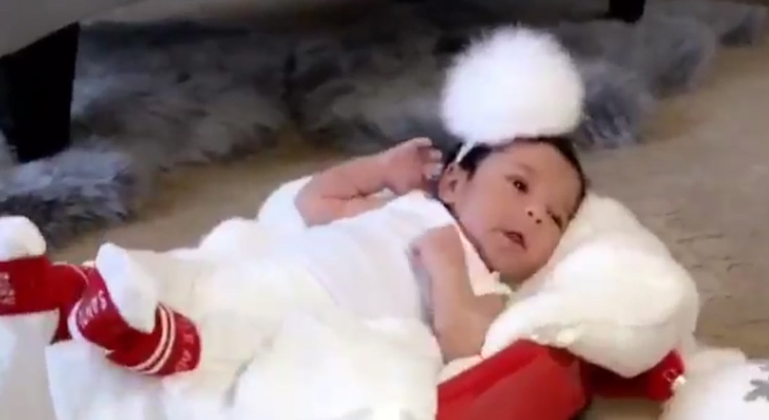 VIDEO Rob Kardashian’s Daughter Dream is Modeling His Sock Line(01)