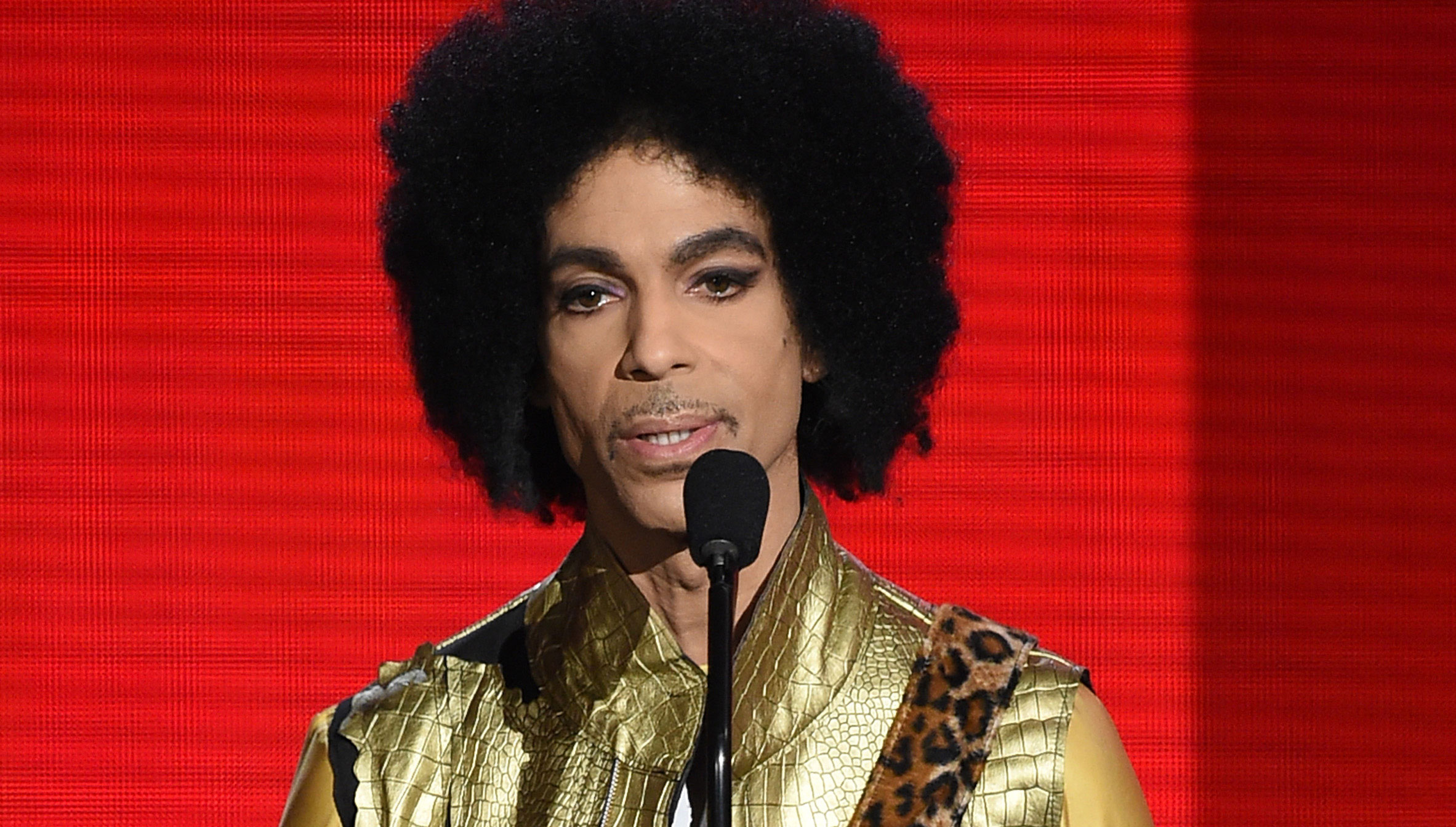 AMAs 2016: Prince’s Siblings Will Come Together for Tribute | 2016 AMAs ...