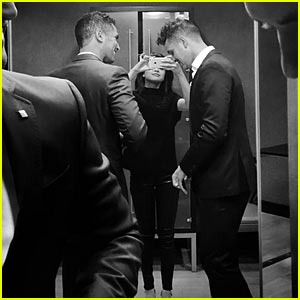 Selena Gomez Gets Help from Ryan Gosling While Prepping for Grammys