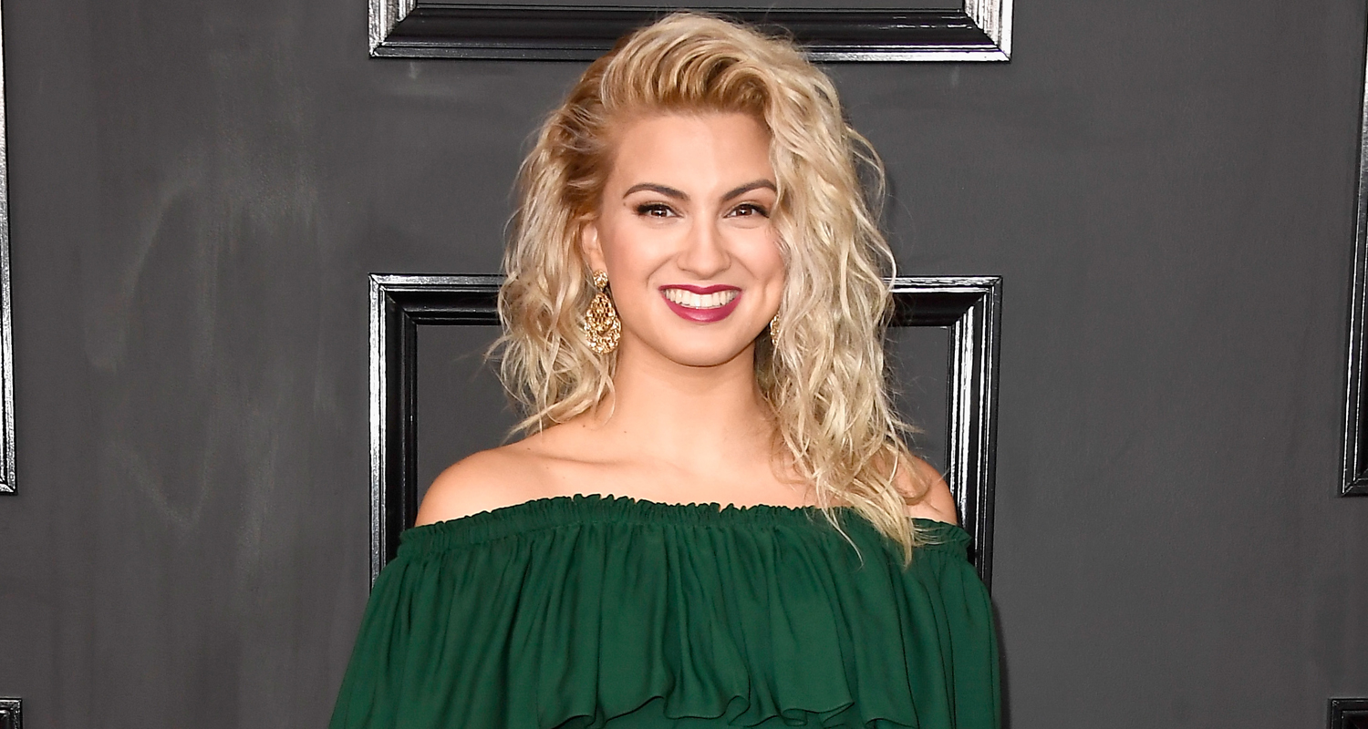 Tori Kelly Hits the Red Carpet Before Her Grammys 2017 Performance.