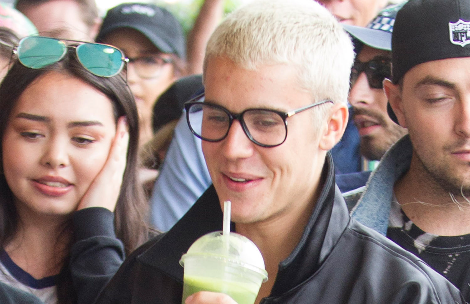 Justin Bieber Greets Fans While Out in Australia | Justin Bieber : Just