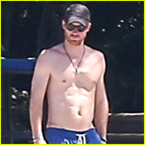 Prince Harry Goes Shirtless at the Beach in Jamaica!