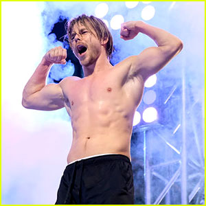 Derek Hough Rips His Shirt Off for 'American Ninja Warrior,' Completes Course - Watch now!