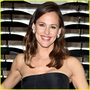 Jennifer Garner Responds to 'People' Cover Story: 'My Family is Complete'
