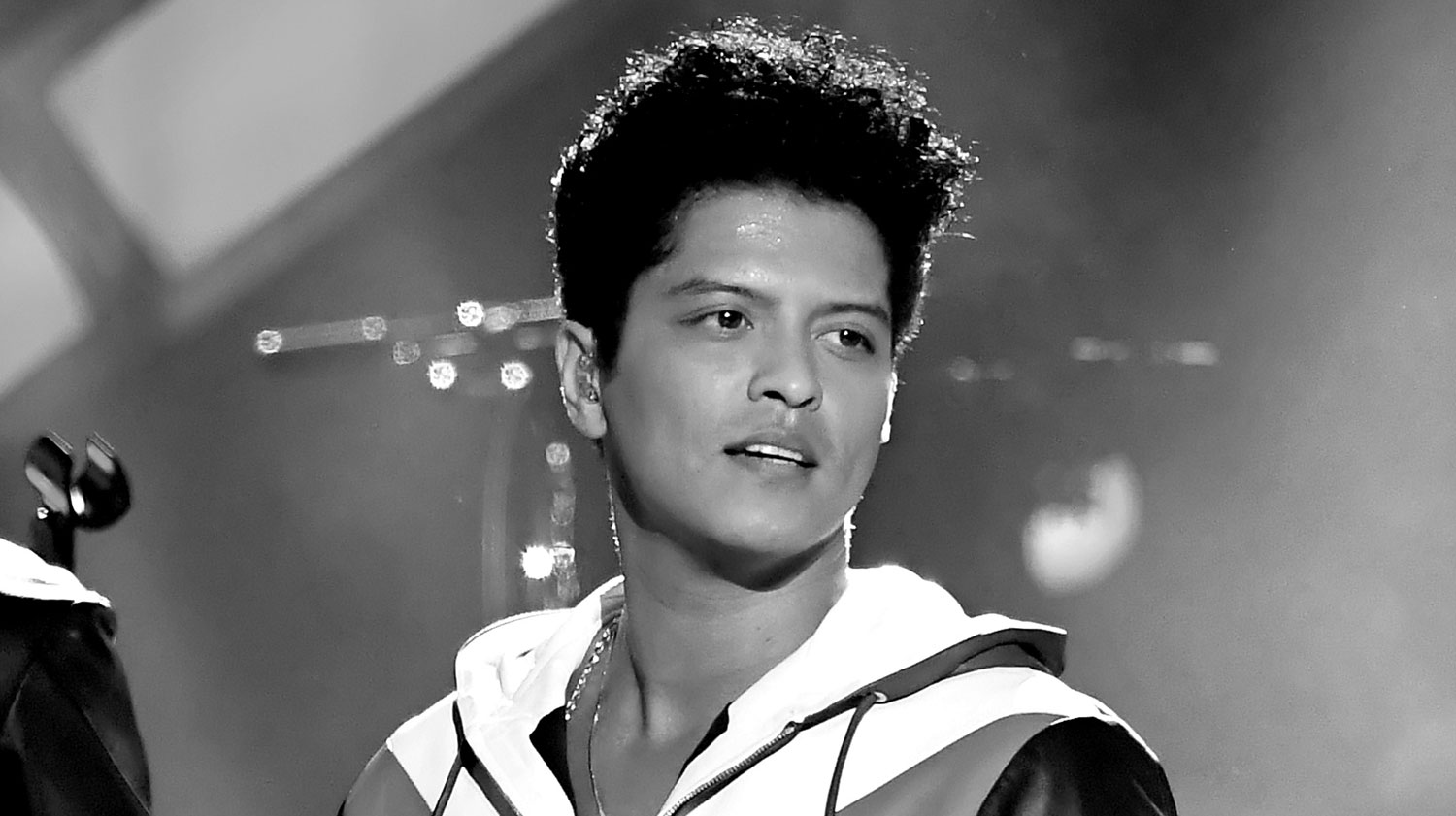 Bruno Mars’ ‘That’s What I Like’ Hits Number One on Hot 100! Bruno