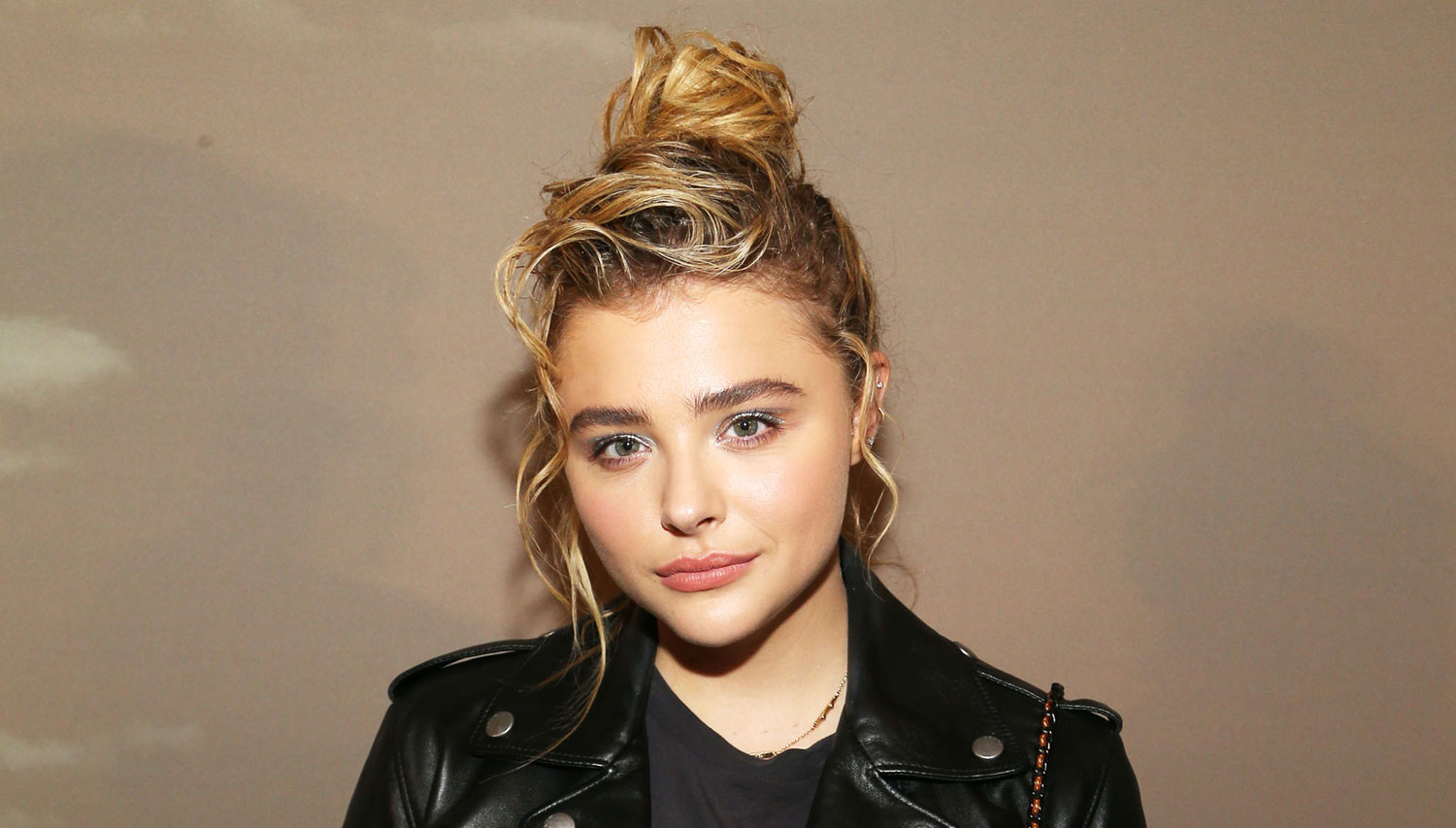 Chloe Moretz is ‘Appalled’ by Her Snow White Parody’s BodyShaming(01)