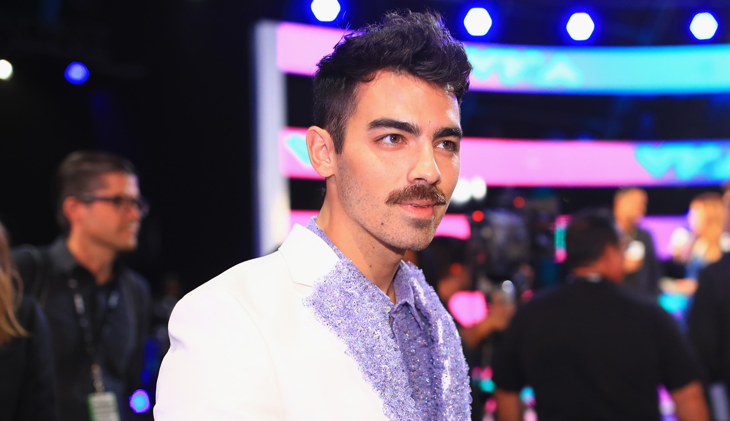 Joe Jonas Rocks a Mustache on MTV VMAs 2017 Red Carpet! 2017 MTV VMAs, Cole Whittle, DNCE