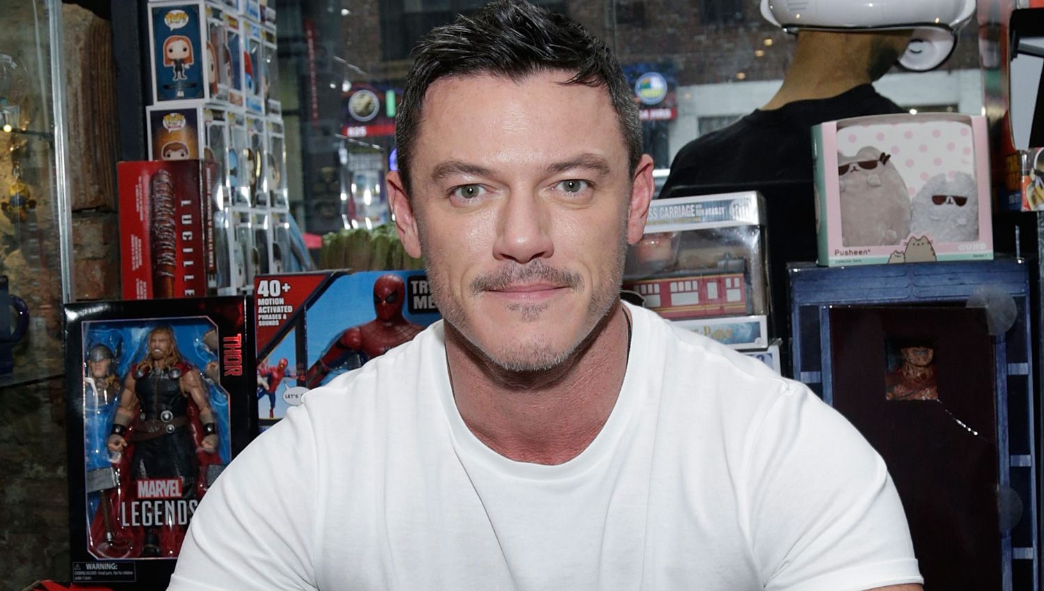 Luke Evans Works on His Back Muscles in Shirtless Workout Video! Luke
