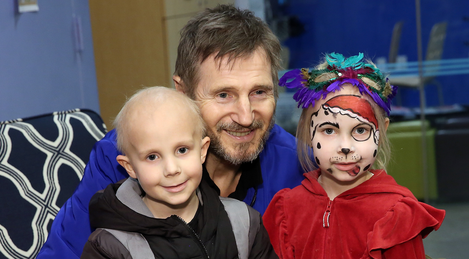 Liam Neeson Visits Kids at Ronald McDonald House in NYC! | Liam Neeson