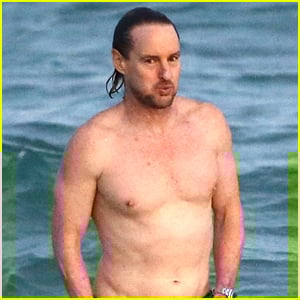 Owen Wilson Goes Shirtless on the Beach in Miami! | Owen Wilson
