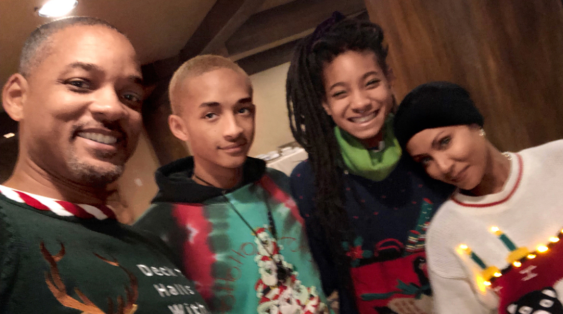Uredelighed Ældre borgere Perpetual Will Smith Is Not Happy Jada Made Him Wear an 'Ugly Ass' Christmas Sweater'  | 2017 Christmas, Jada Pinkett Smith, Jaden Smith, Will Smith, Willow Smith  | Just Jared: Celebrity News and Gossip | Entertainment
