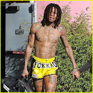 Permanent Link to Wiz Khalifa Shows Off His Toned Bod in Short Shorts While...